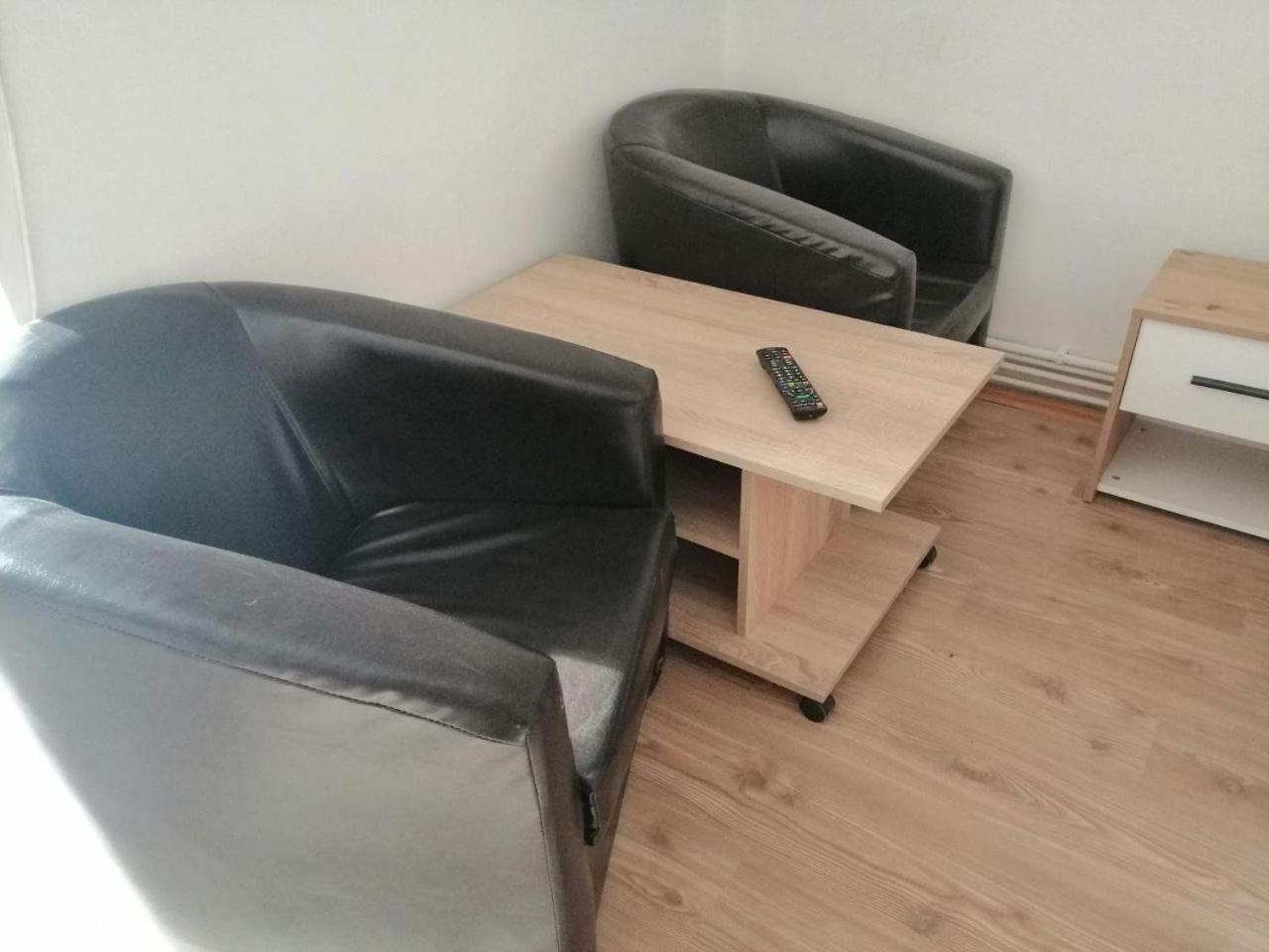 Cozy Apartment In The Heart Of The City Hunedoara Ngoại thất bức ảnh